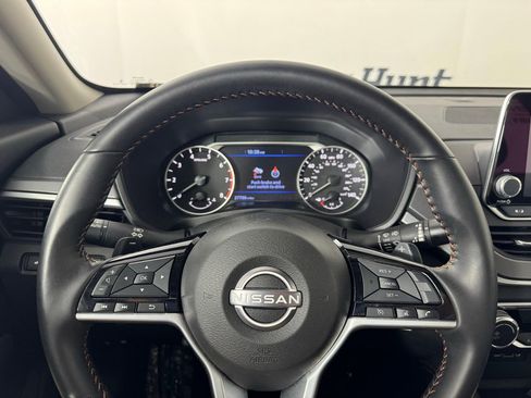 Used 2025 Nissan Altima 2.5 SR AWD/4WD image 13
