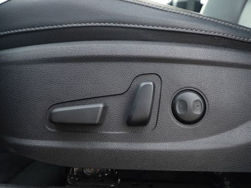 Used 2024 Kia Telluride EX w/ EX Captain's Chair Package FWD image 24