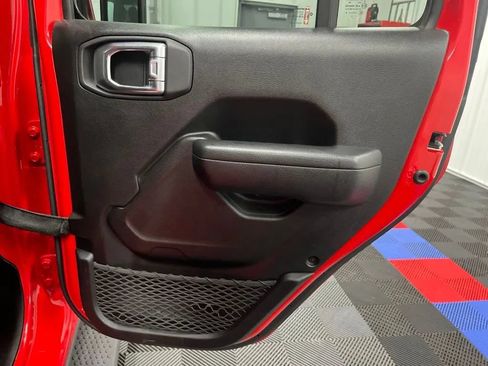 Used 2024 Jeep Wrangler Unlimited AWD/4WD image 16