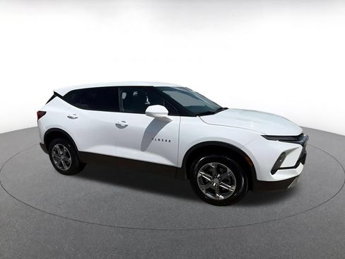 Used 2026 Chevrolet Blazer LT FWD image 2