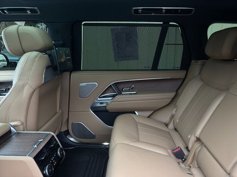 Used 2024 Land Rover Range Rover Long Wheelbase Autobiography image 47