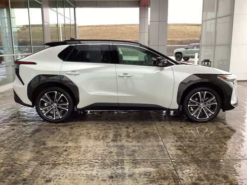 Used 2023 Toyota bZ4X Limited image 10