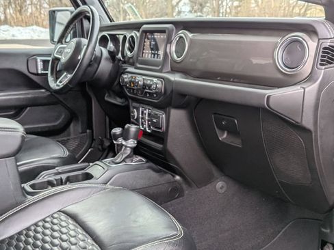 Used 2020 Jeep Wrangler Unlimited Sahara w/ Cold Weather Group AWD/4WD image 27
