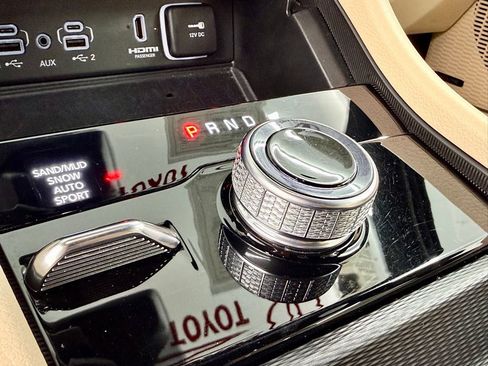 Used 2023 Jeep Grand Cherokee Limited w/ Luxury Tech Group II image 30