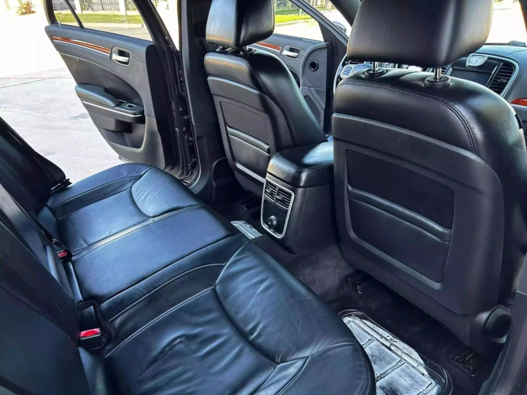 Used 2013 Chrysler 300 RWD image 17