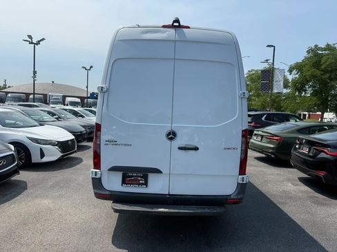 Used 2021 Mercedes-Benz Sprinter 2500 w/ Driver Convenience Package image 5