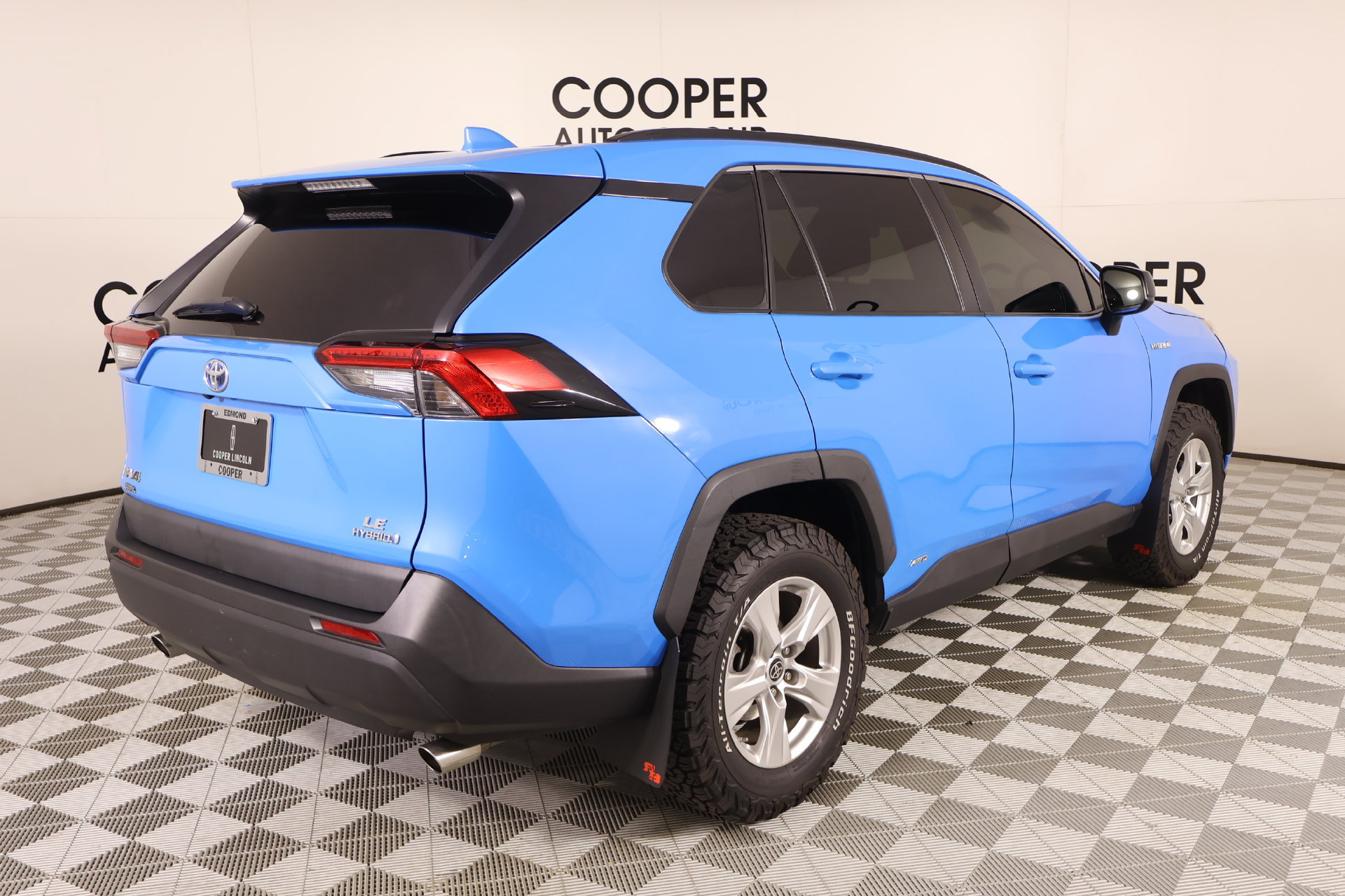 Used 2021 Toyota RAV4 LE AWD/4WD image 19