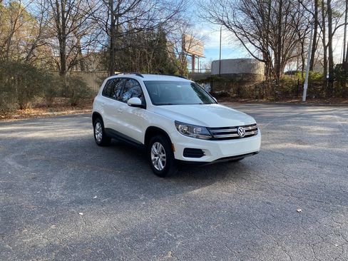 Used 2017 Volkswagen Tiguan S image 3