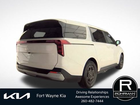 Certified 2025 Kia Carnival FWD image 4