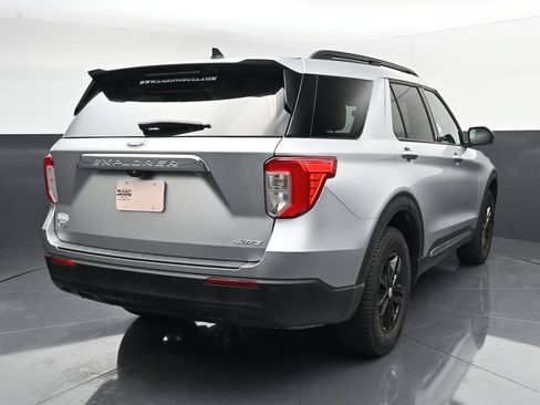 Used 2022 Ford Explorer XLT AWD/4WD image 6