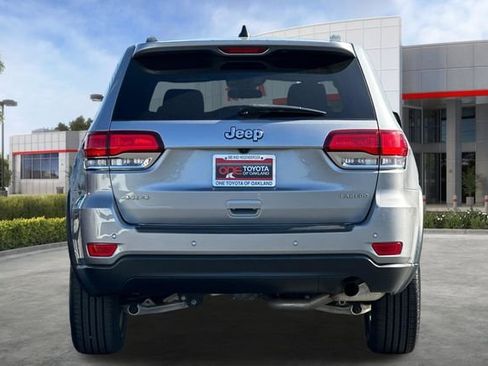 Used 2021 Jeep Grand Cherokee Laredo image 5