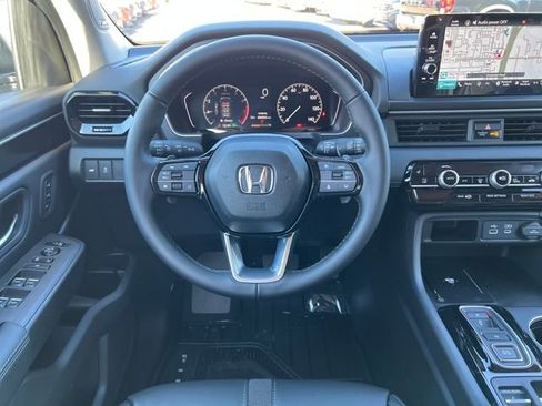 New 2025 Honda Pilot Touring image 18