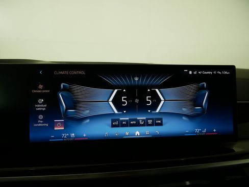 Used 2024 BMW X5 xDrive50e w/ Parking Assistance Package image 32