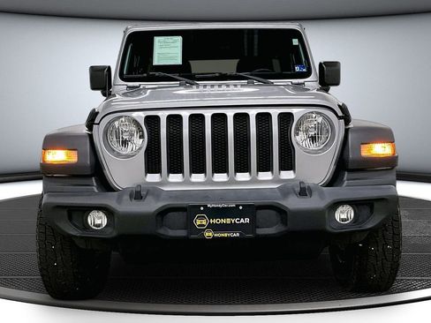 Used 2018 Jeep Wrangler Unlimited Sport AWD/4WD image 2