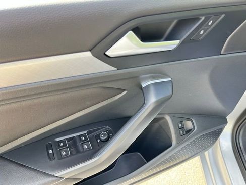Used 2023 Volkswagen Jetta SE FWD image 15