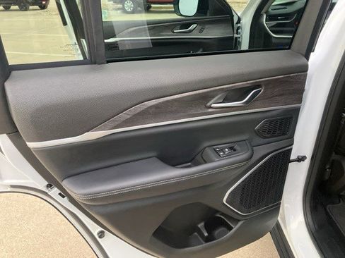 Used 2022 Jeep Grand Cherokee Limited 4xe image 20