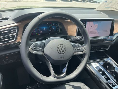 New 2026 Volkswagen Atlas SE FWD image 32