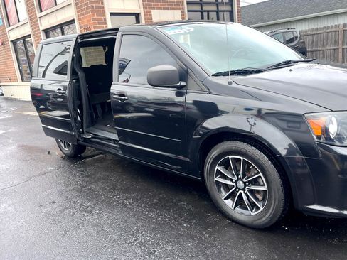 Used 2017 Dodge Grand Caravan SE image 8