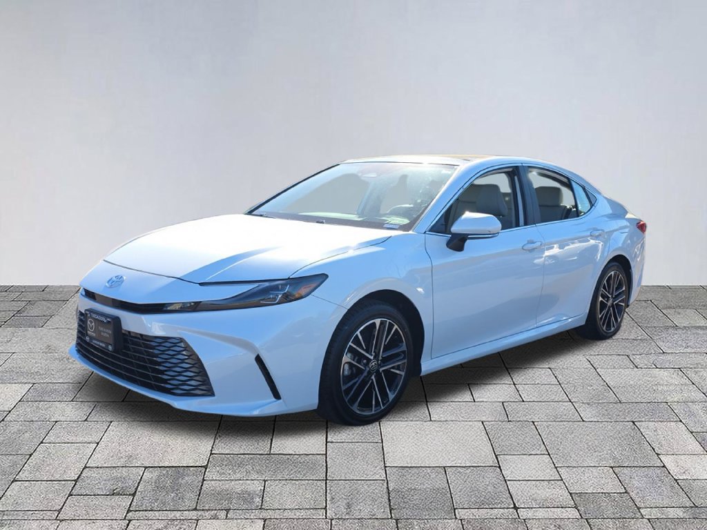 Used 2025 Toyota Camry XLE w/ Premium Package AWD/4WD image 3