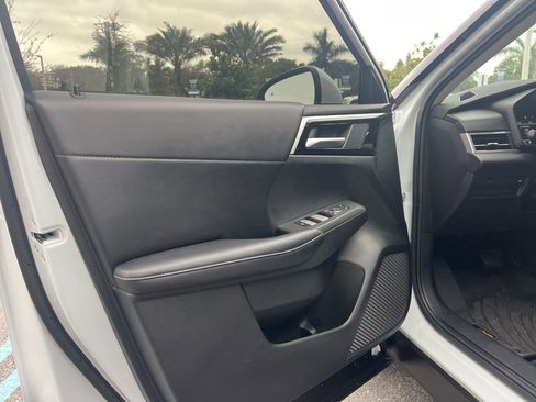 Used 2024 Mitsubishi Outlander FWD image 21
