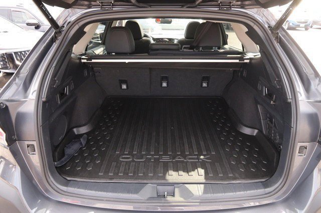 Used 2025 Subaru Outback Onyx Edition AWD/4WD image 7