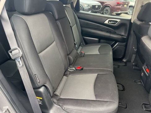 Used 2018 Nissan Pathfinder SV image 31