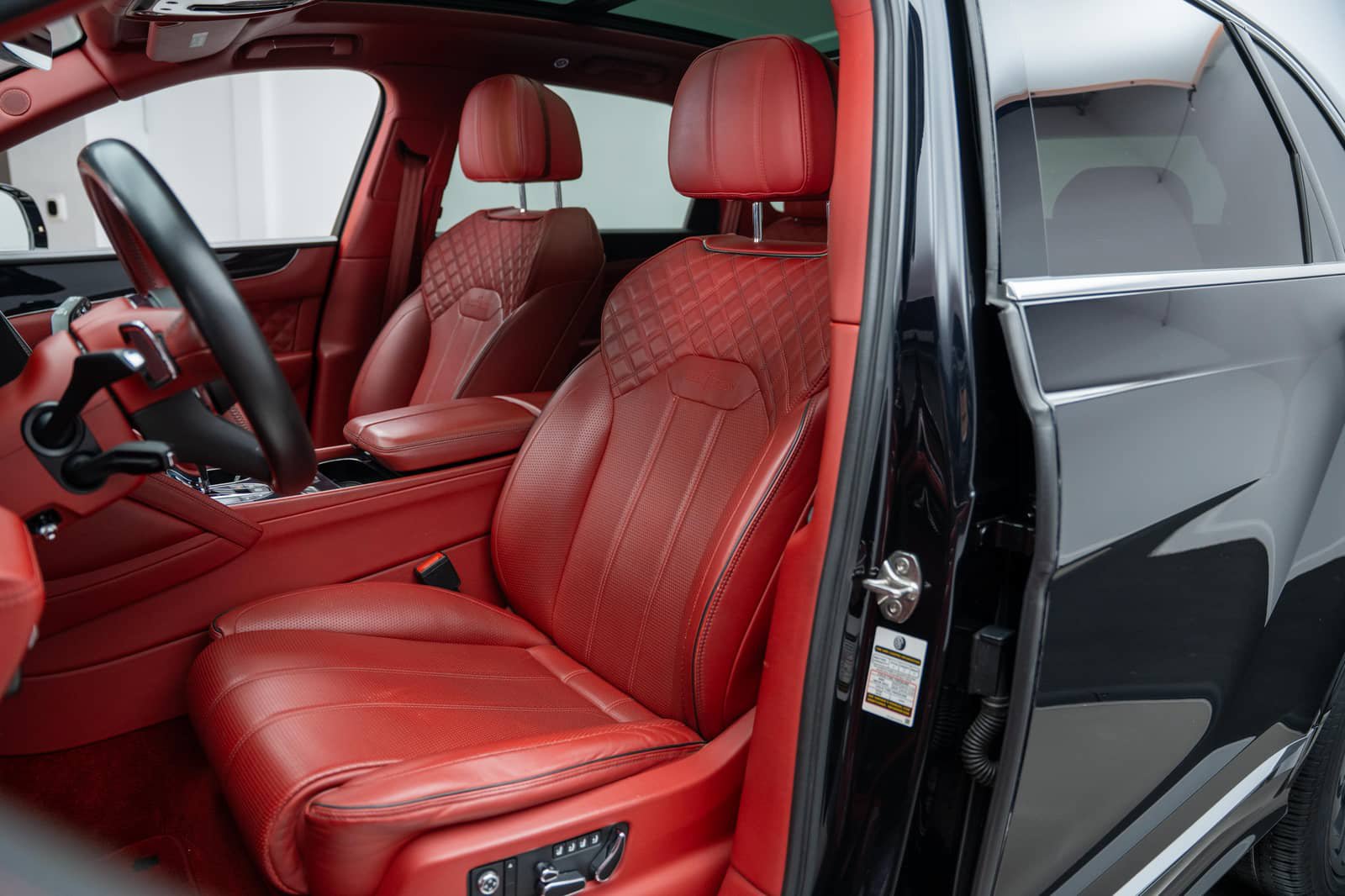 Used 2021 Bentley Bentayga w/ First Edition Specification AWD/4WD image 40