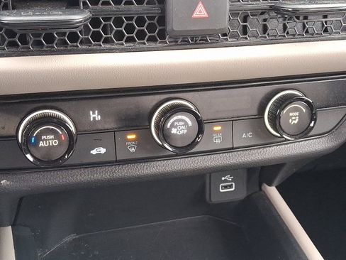 Certified 2025 Honda HR-V LX image 16