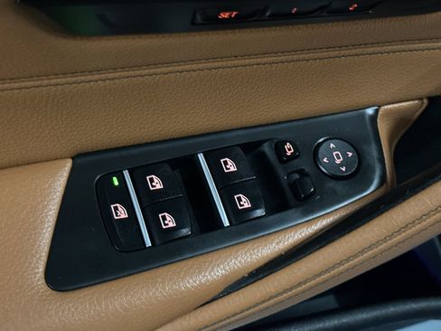 Used 2018 BMW 530e 530e iPerformance w/ Premium Package 2 image 13