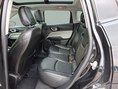 Certified 2022 Jeep Compass Limited w/ Sun and Sound Group AWD/4WD image 8