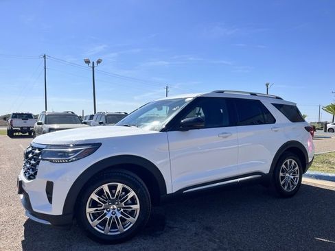 New 2026 Ford Explorer Platinum image 3