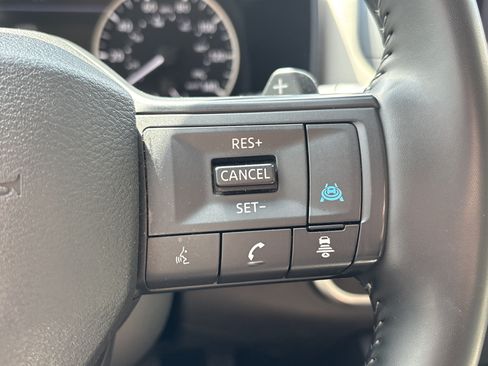 Used 2025 Nissan Rogue SV AWD/4WD image 18