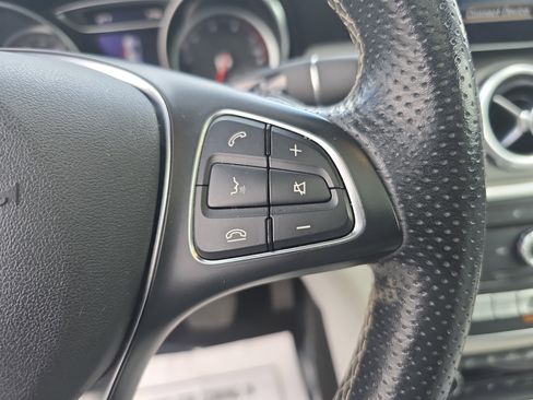 Used 2020 Mercedes-Benz GLA 250 4MATIC w/ Premium Package image 17