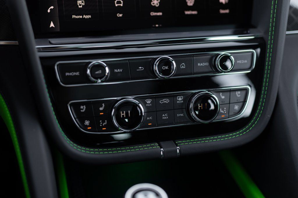 Used 2025 Bentley Bentayga AWD/4WD image 46