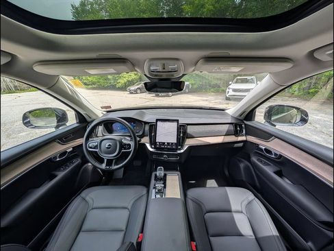 Certified 2025 Volvo XC90 B6 Core AWD/4WD image 11