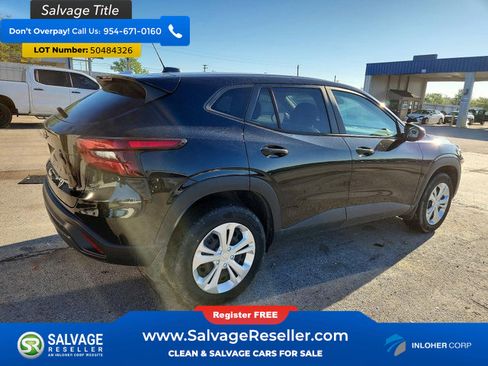 Used 2024 Chevrolet Trax LS w/ Driver Confidence Package FWD image 4