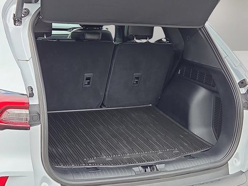 Certified 2025 Ford Escape SE FWD image 8