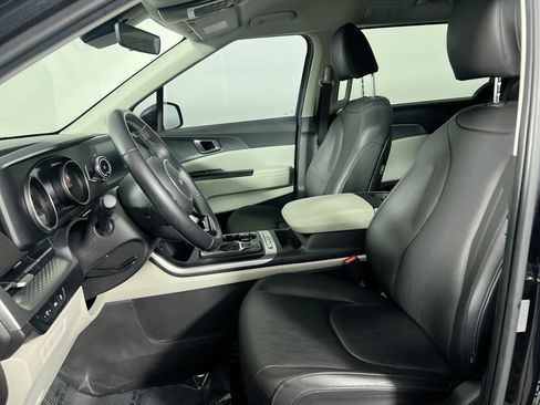 Used 2024 Kia Carnival LX FWD image 12