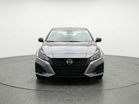 Used 2025 Nissan Altima 2.5 SV image 2