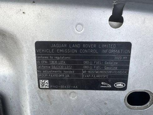 Certified 2023 Land Rover Discovery Metropolitan Edition AWD/4WD image 8