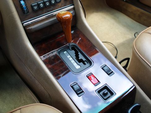 Used 1987 Mercedes-Benz 560 SL image 12