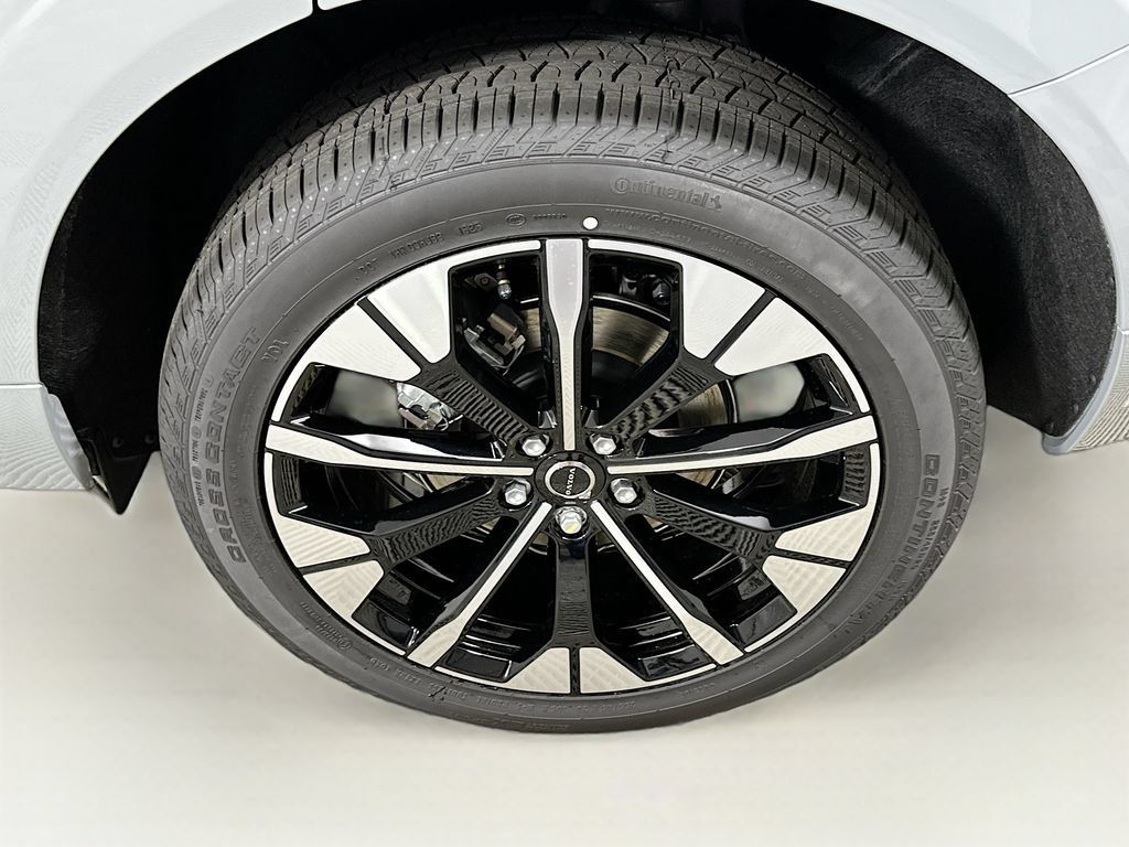 Used 2026 Volvo XC60 B5 Plus w/ Protection Package Premier AWD/4WD image 24