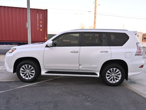 Used 2015 Lexus GX 460 w/ Premium Package AWD/4WD image 3
