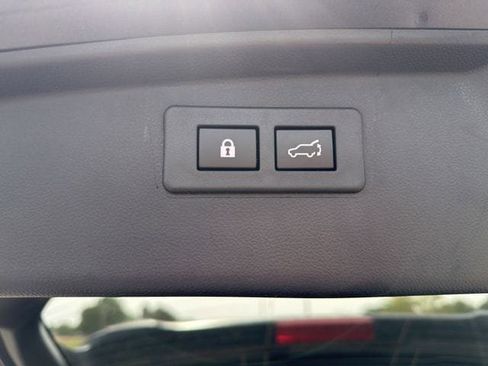 Used 2024 Subaru Outback Premium AWD/4WD image 23