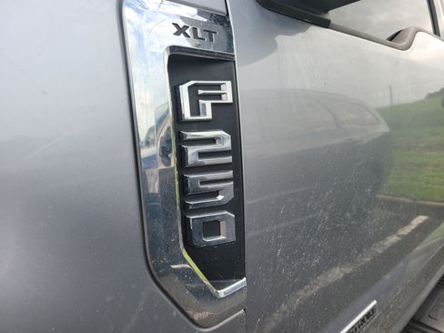 Used 2022 Ford F250 XLT AWD/4WD image 9