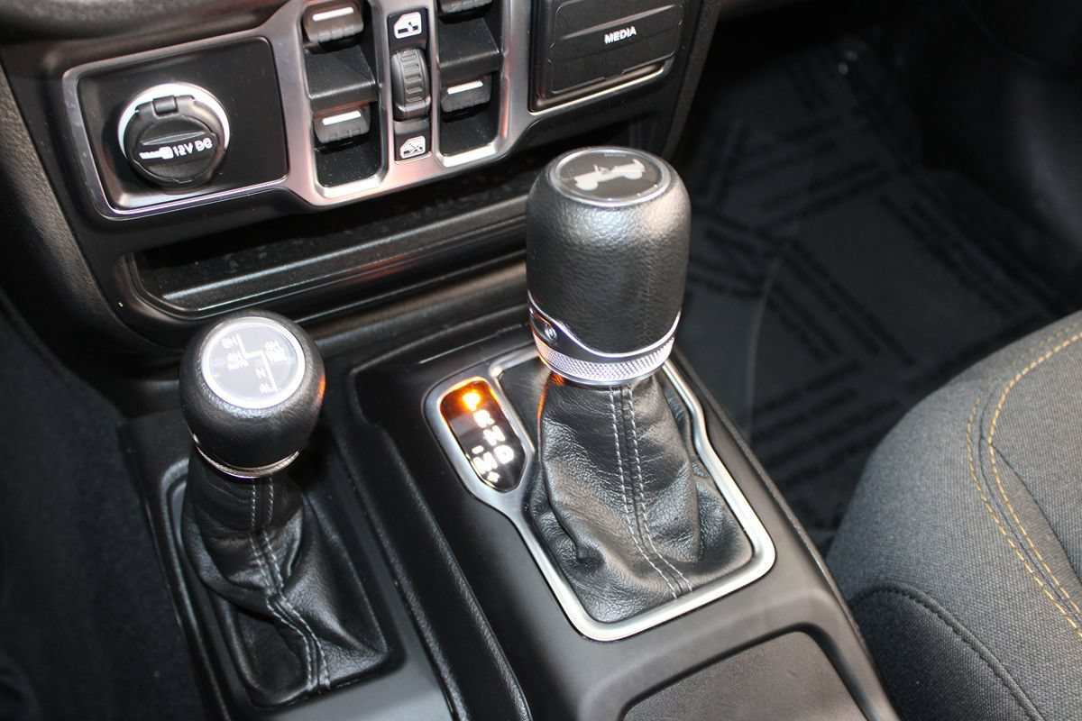 Used 2024 Jeep Wrangler Unlimited AWD/4WD image 14