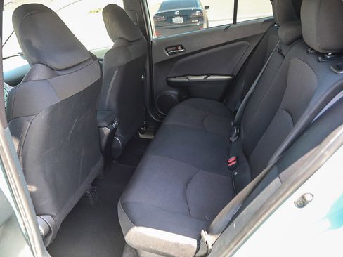 Used 2021 Toyota Prius L Eco FWD image 18