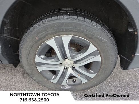 Used 2018 Toyota RAV4 LE image 10