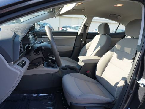 Used 2020 Hyundai Elantra SE FWD image 12