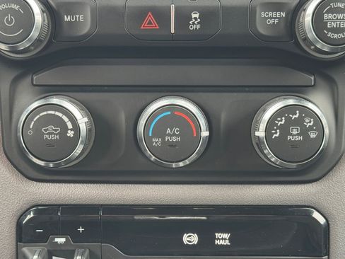 Used 2024 RAM 2500 Big Horn image 22